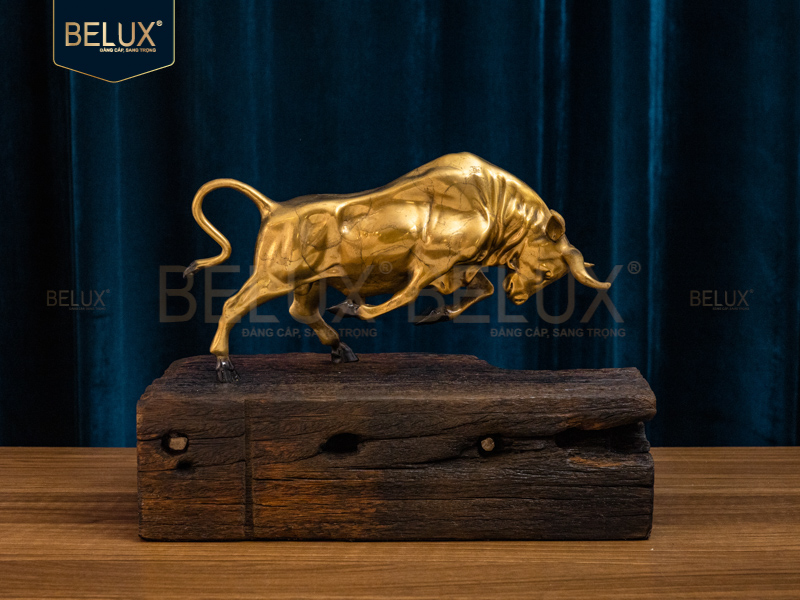 Tượng bò tót bằng đồng decor gốm men vàng dài 32cm